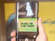 Die Cyberpunk 2077 Poster auf der Gamescom 2019 verbergen ein kleines Geheimnis