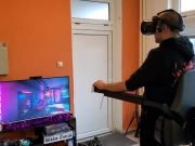 Fan spielt Action-Rollenspiel Cyberpunk 2077 in Virtual Reality (VR)